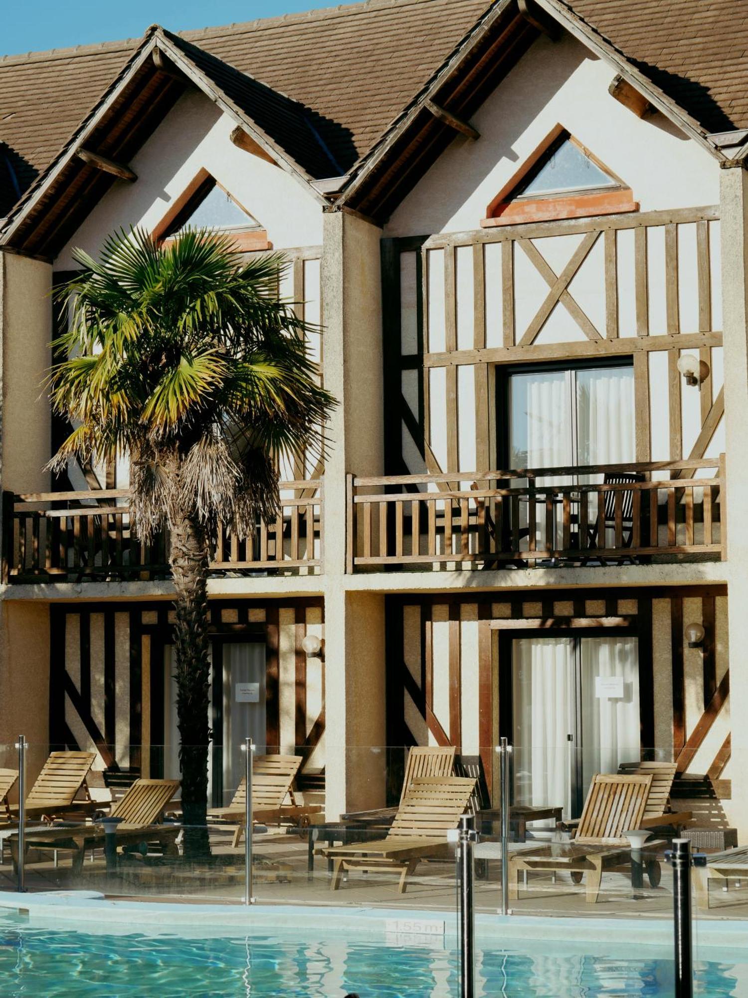 Logis Le Clos Deauville Saint Gatien Bagian luar foto