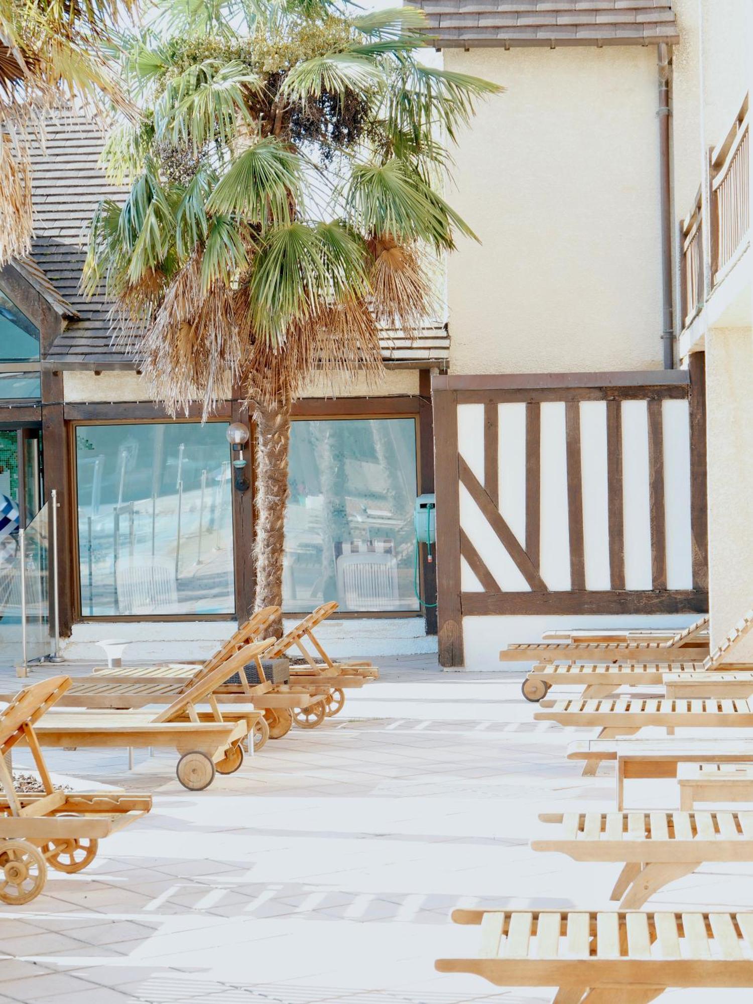 Logis Le Clos Deauville Saint Gatien Bagian luar foto