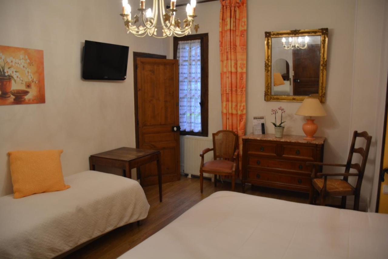 Logis Le Clos Deauville Saint Gatien Bagian luar foto